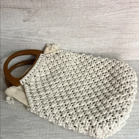 Straw Studios Beige Thick Knit Hand Tote with Wooden Handles and drawstrings - Picture 4 of 8